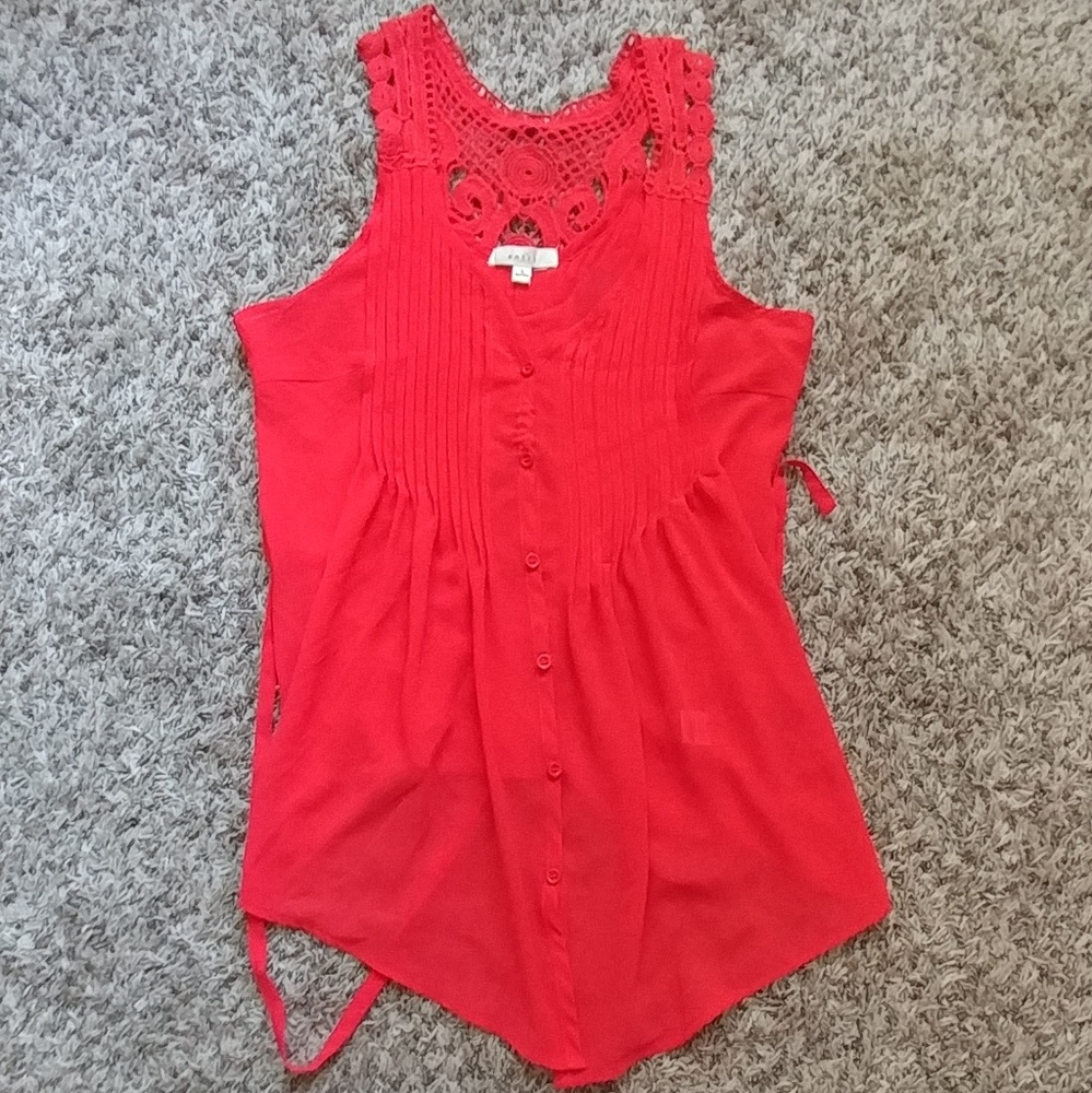 Entro Crochet Pleated Top